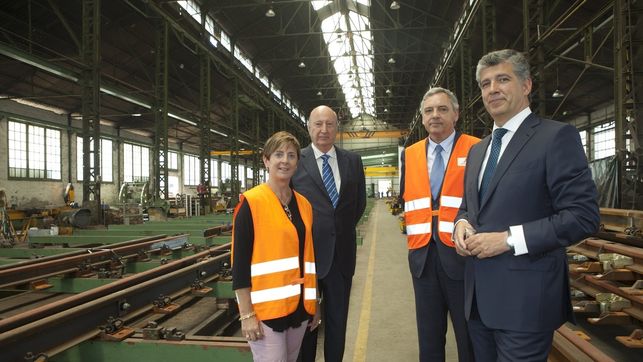 Visita de la consejera Arantza Tapia a la empresa Amurrio Ferrocarril y Equipos