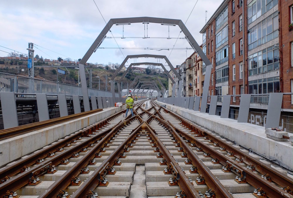 A double diagonal of Amurrio in the new Loiola station of San Sebastian’s “Topo”.